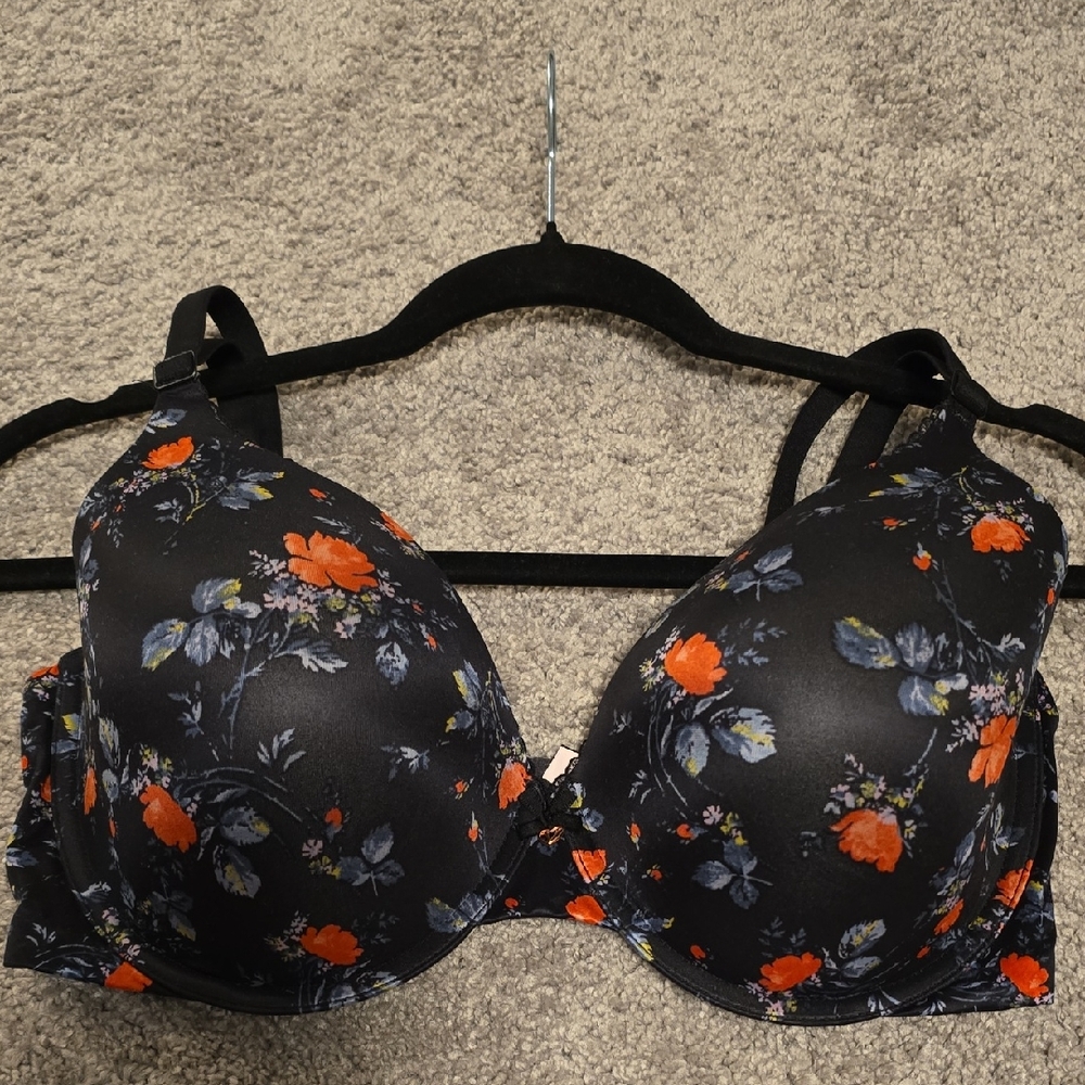 Victoria’s Secret Body by Victoria Lined Perfect Coverage Bra – Floral (34DDD)